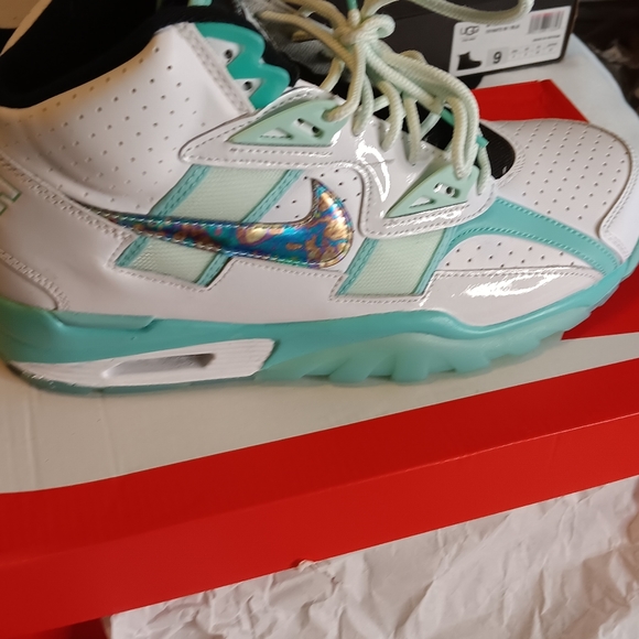 Nike MENS Sneakers - Picture 3 of 7